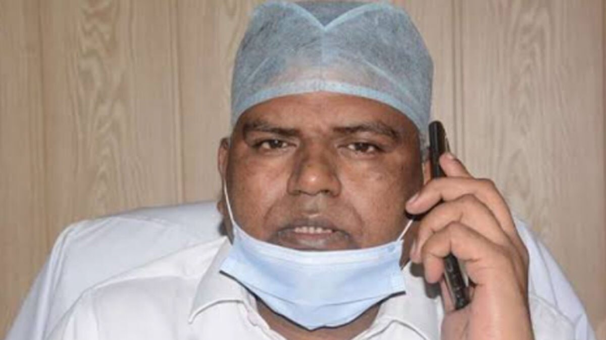 कोरोना मरीज का ऑक्सीजन मास्क निकाल वार्ड में पूजा करने लगीं दो महिलाएं