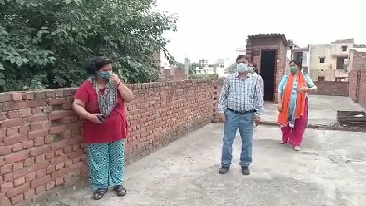 जलती चिताओं के धुएं से स्थानीय लोग परेशान 