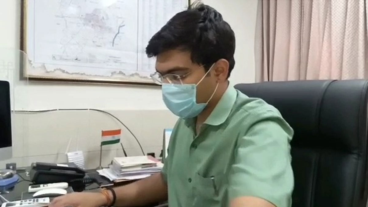 जलती चिताओं के धुएं से स्थानीय लोग परेशान 