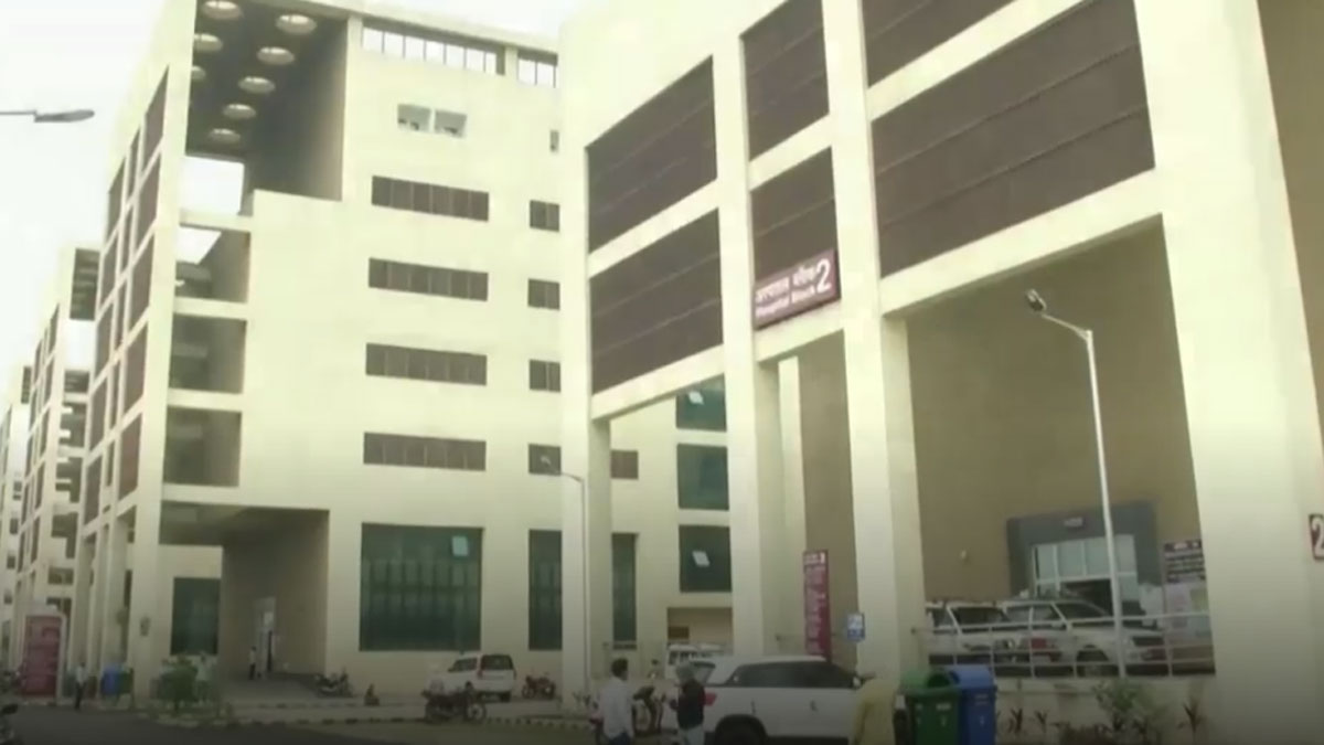  18 घंटे से अस्पताल में बिजली गायब 