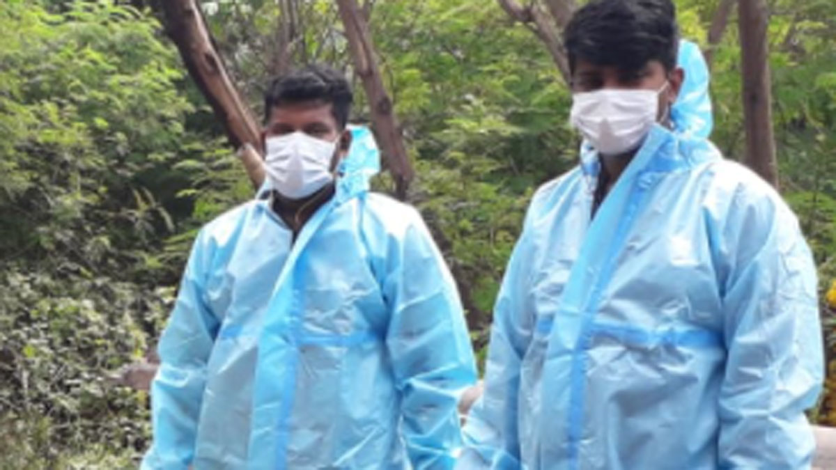 MBA पास युवक 100 से ज्यादा अंतिम संस्कार करा चुके हैं