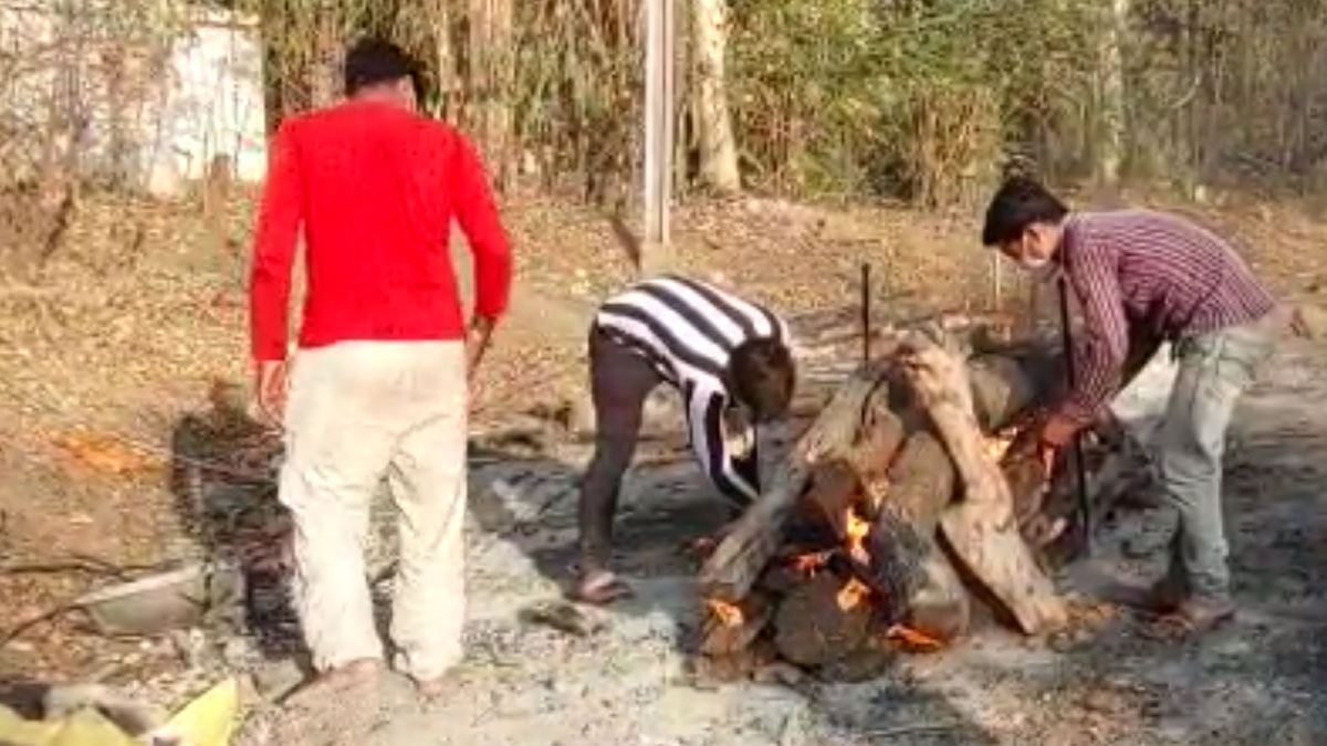 इलाज न मिलने की वजह से वकील की बाइक पर तोड़ा दम 