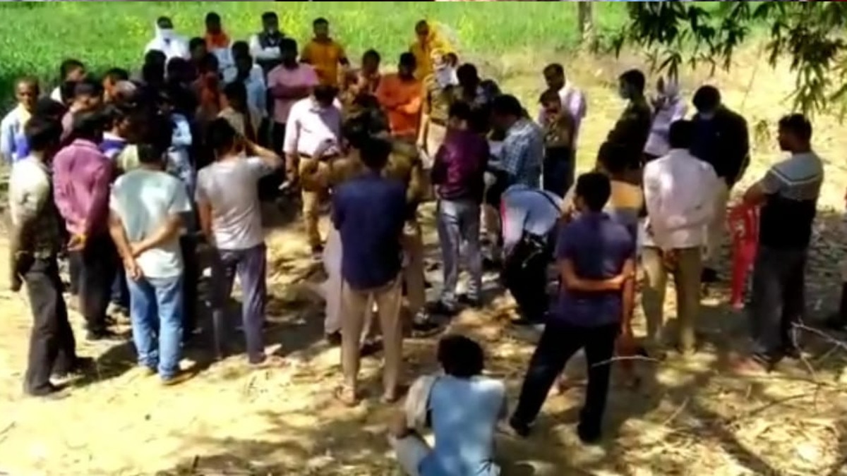  80 साल की पत्नी के सीने पर मारी बुजुर्ग ने लात, मौत हुई तो चुपचाप बांस के पत्तों पर रखकर जला द‍िया शव  