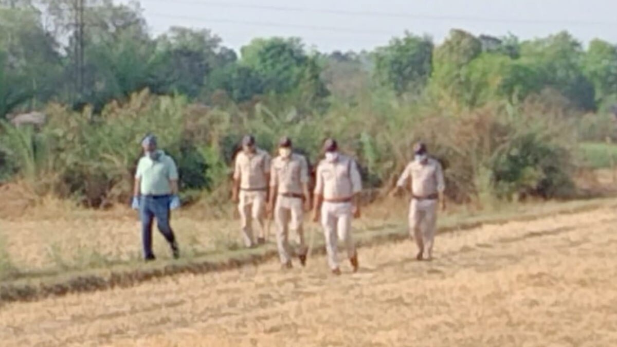  लॉकडाउन में नियमों की अनदेखी पर पुलिस ने किसानों के साथ की सख्ती 