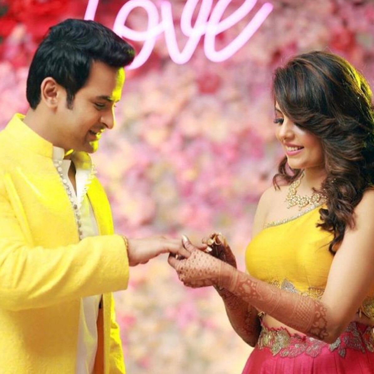 संकेत भोसले-सुगंधा मिश्रा 