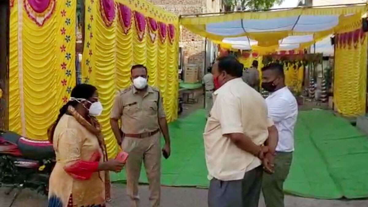 BJP MLA की भतीजी की शादी, नहीं हुआ चालान