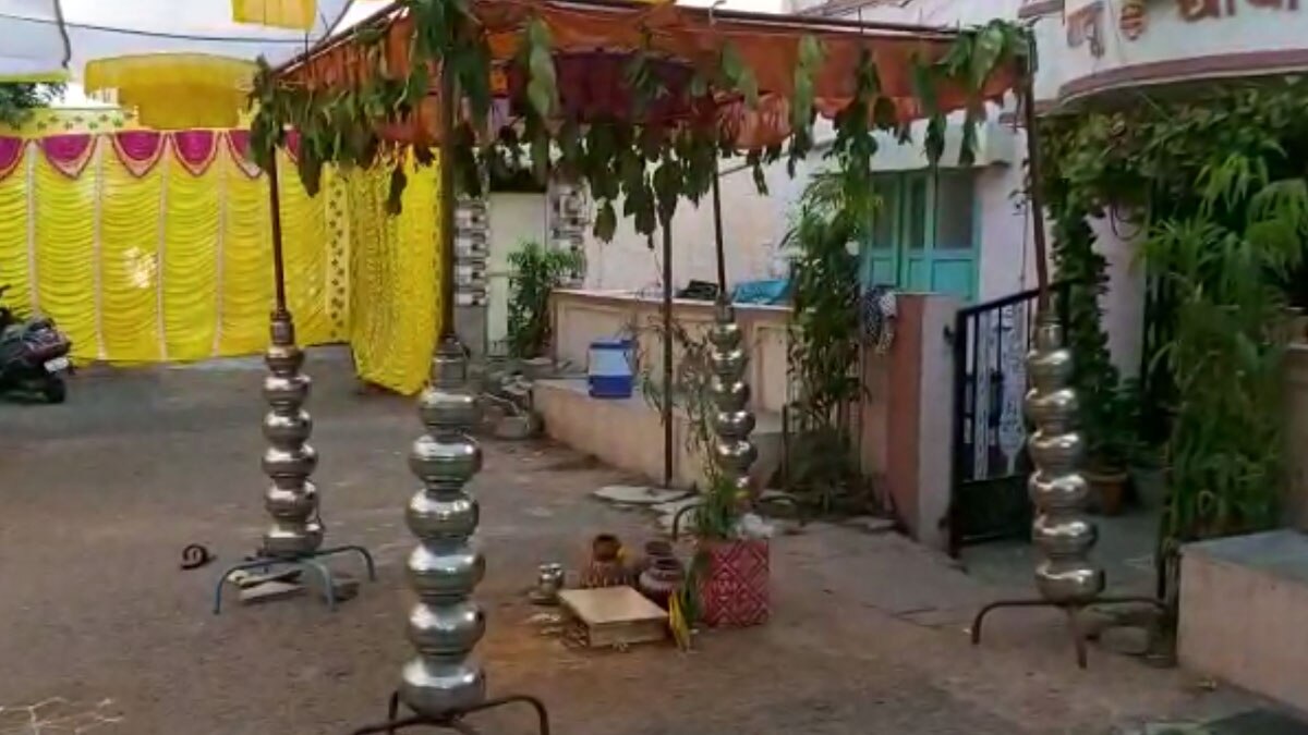 BJP MLA की भतीजी की शादी, नहीं हुआ चालान