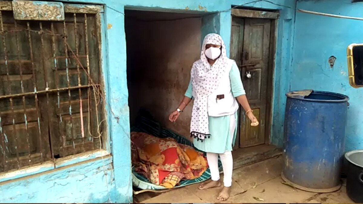 कोरोना संक्रमित महिला का शव चुपचाप घर छोड़ गई एम्बुलेंस, शव से लिपट कर रोते रहे बच्चे