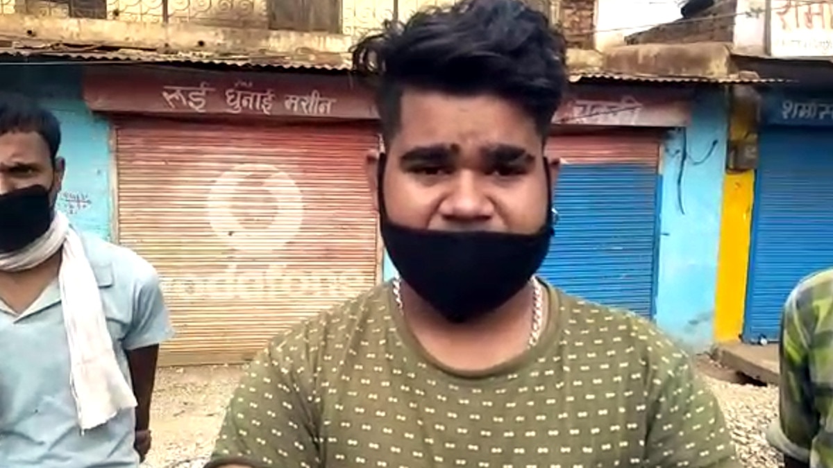 कोरोना संक्रमित महिला का शव चुपचाप घर छोड़ गई एम्बुलेंस, शव से लिपट कर रोते रहे बच्चे