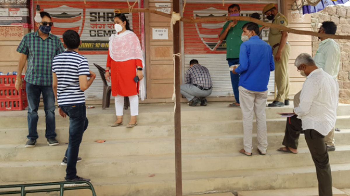 झोलाछाप डॉक्टर पर एसडीएम का एक्शन 