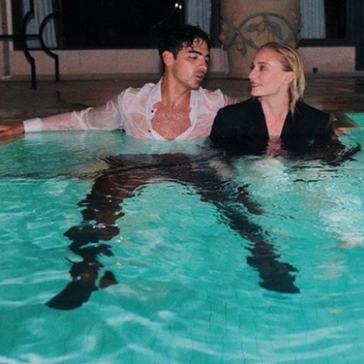 सोफी टर्नर-जो जोनस 