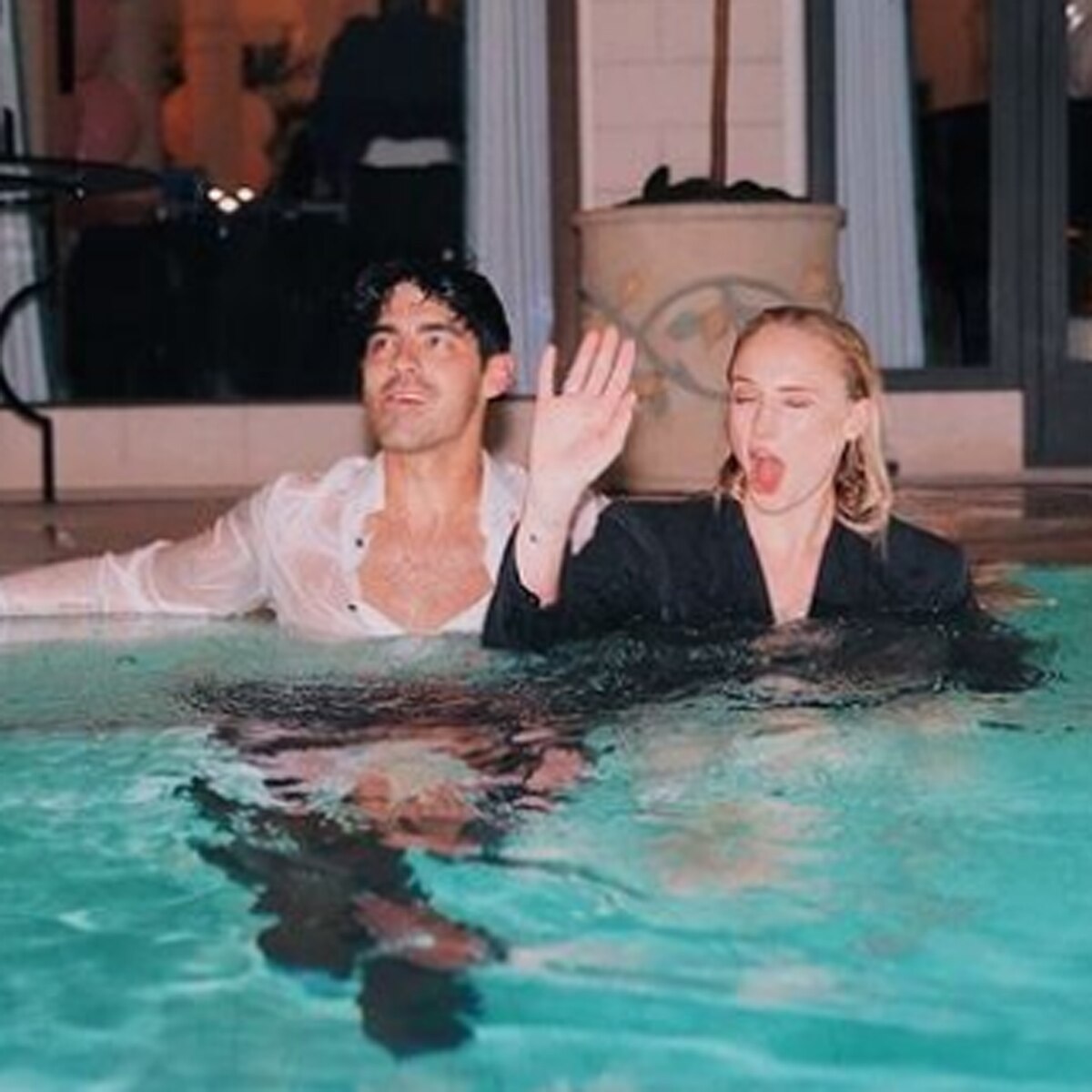 सोफी टर्नर-जो जोनस 