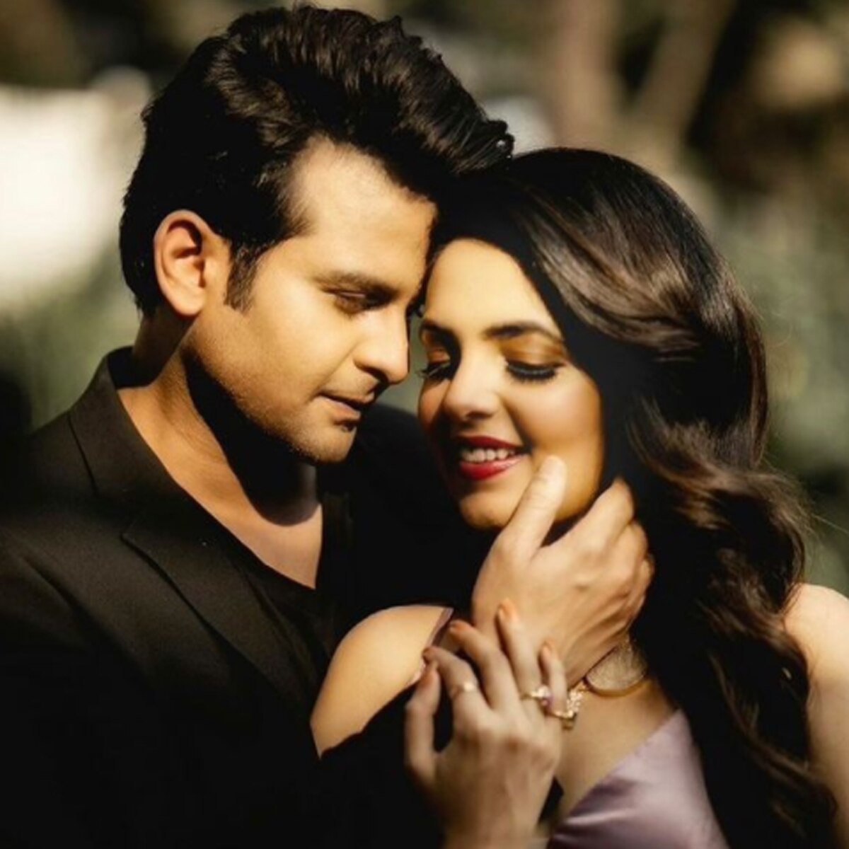 संकेत भोसले-सुगंधा मिश्रा 