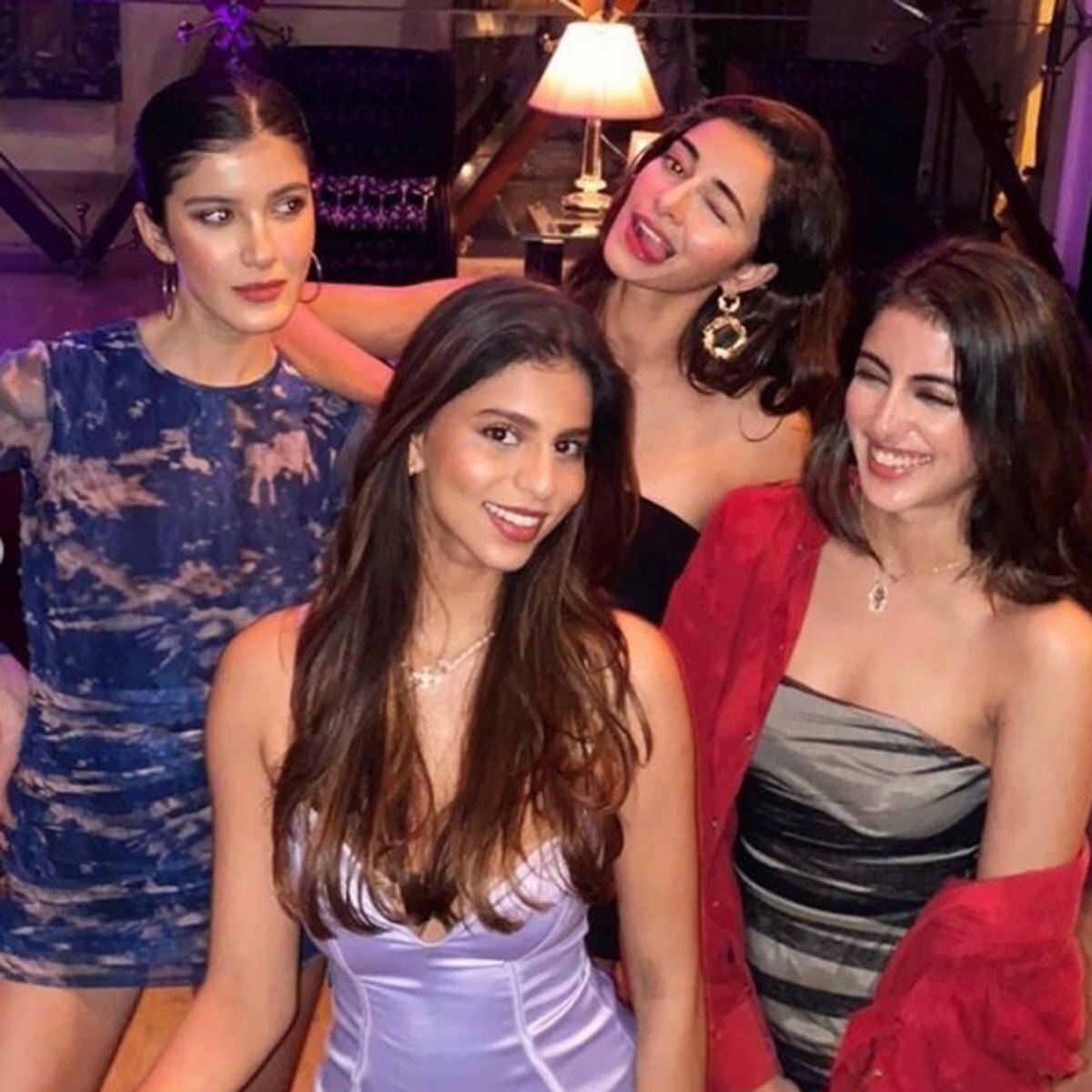 सुहाना खान दोस्तों के साथ 