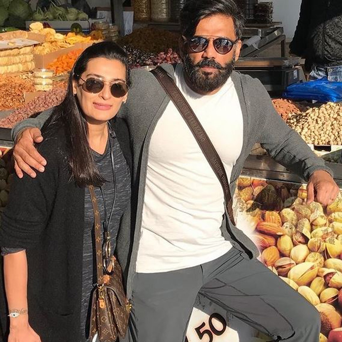 माना संग सुनील