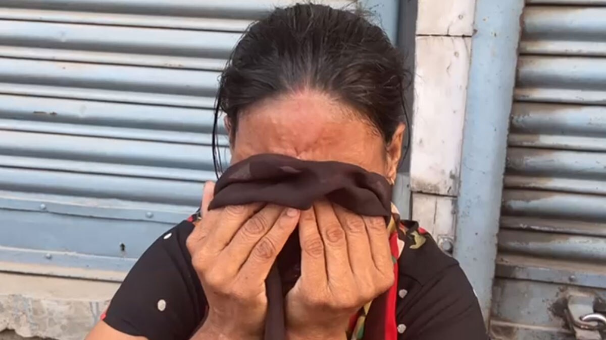 महिला ने अधेड़ उम्र के प्रेमी को पीटा 