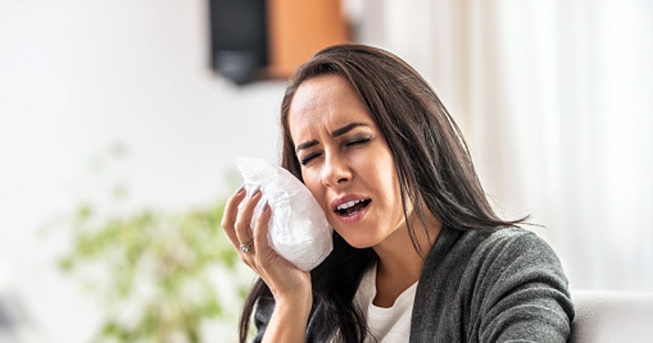 मसूड़ों से खून आना, नाक से खून बहना