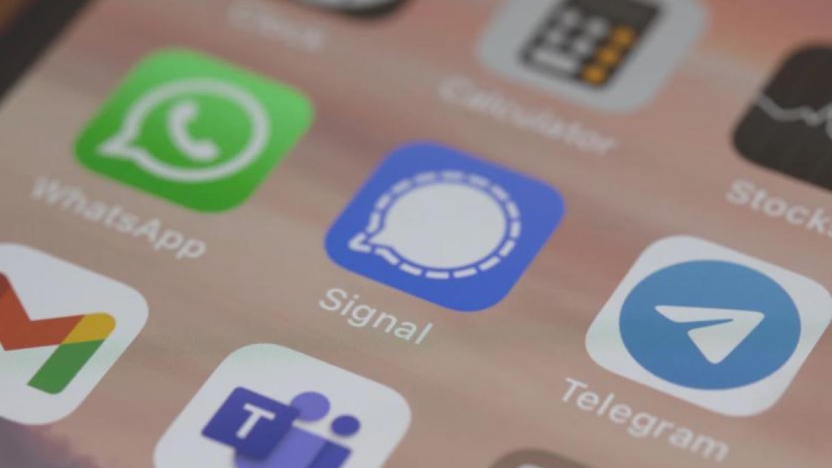 Telegram Signal WhatsApp