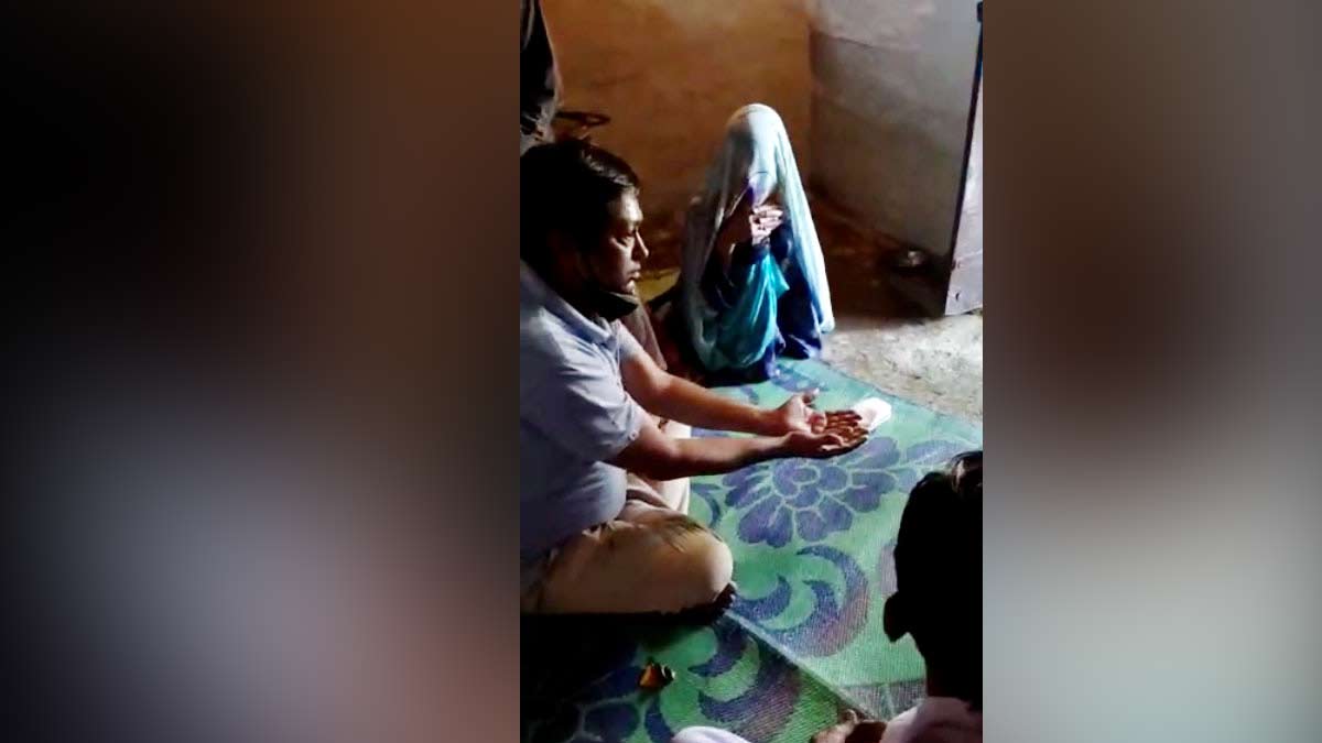 व्यापारी ने किसान के परिवार को 10 लाख का सोना वापस लौटाया 