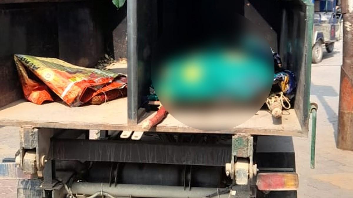 कूड़ा गाड़ी में महिला का शव श्मशान ले गई नगरपालिका