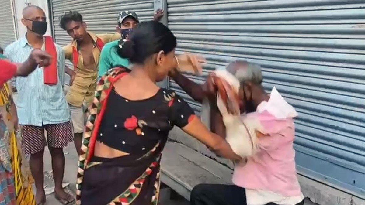 महिला ने अधेड़ उम्र के प्रेमी को पीटा 