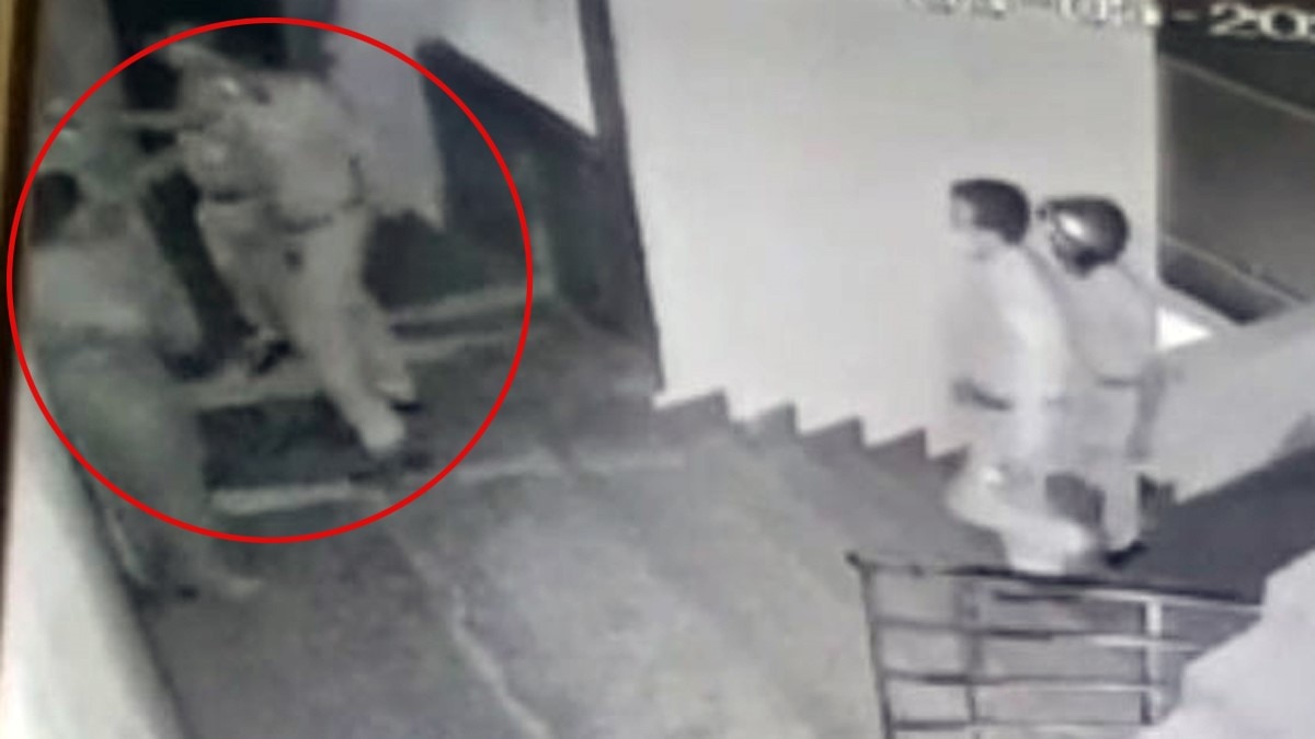 पुलिस की बर्बरता का वीडियो हुआ वायरल महिलाओं को मारे थप्पड़ 