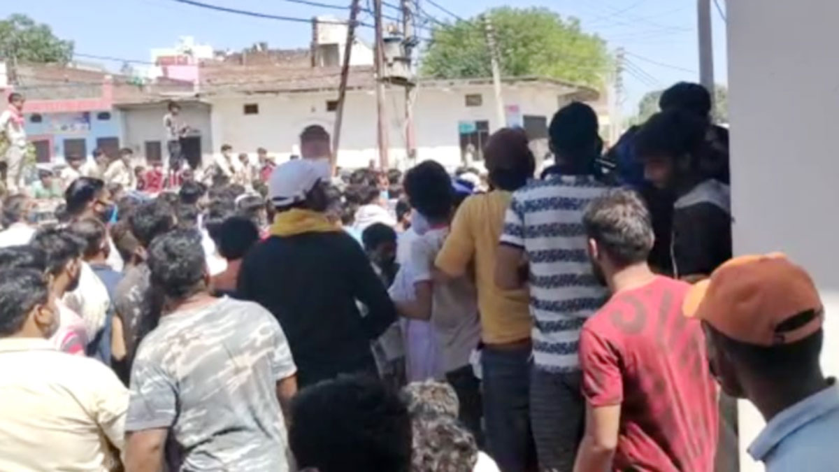 नाराज पत्नी को मनाने के लिए शख्स टावर पर चढ़ा