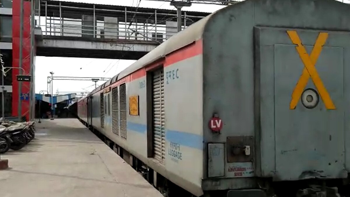  बर्निंग ट्रेन बनने से बची वैशाली सुपरफास्ट एक्सप्रेस, ब्रेक वैन के पहिए में लगी आग