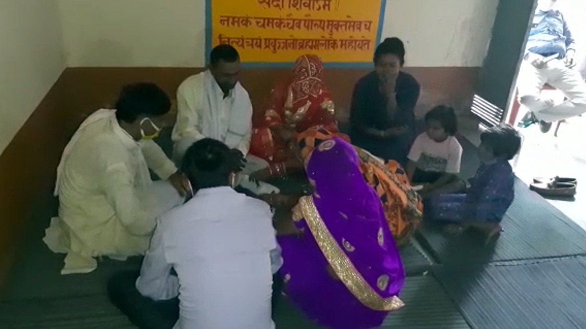 केवल 17 मिनट में हुई शादी, दूल्हे ने दहेज के रूप में मांगी अनोखी चीज 