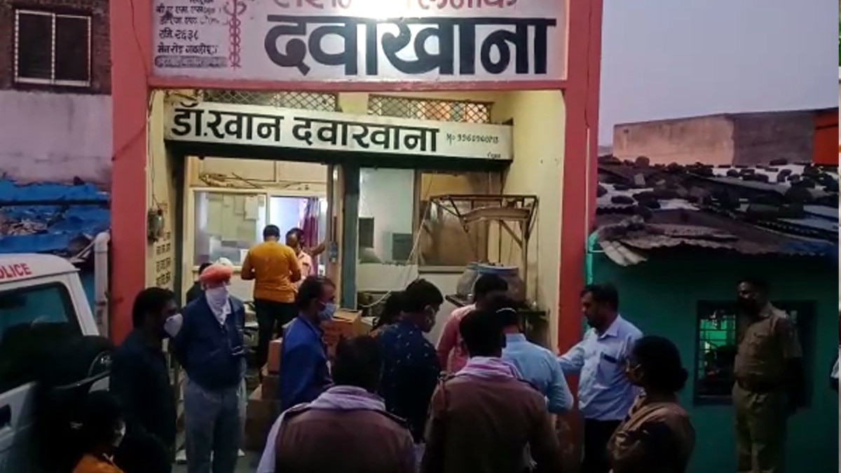 फर्जी डॉक्टर के क्लिनिक पर छापा
