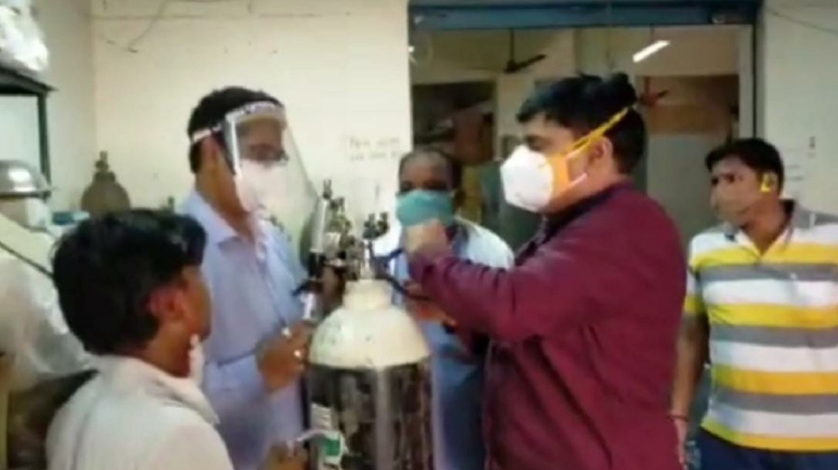 सांसों का जुगाड़