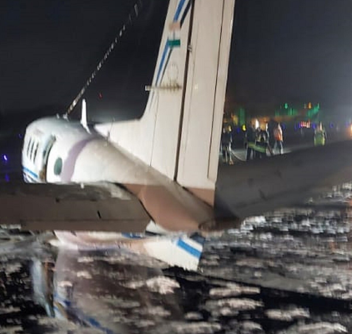 टूटकर गिरा विमान का पहिया