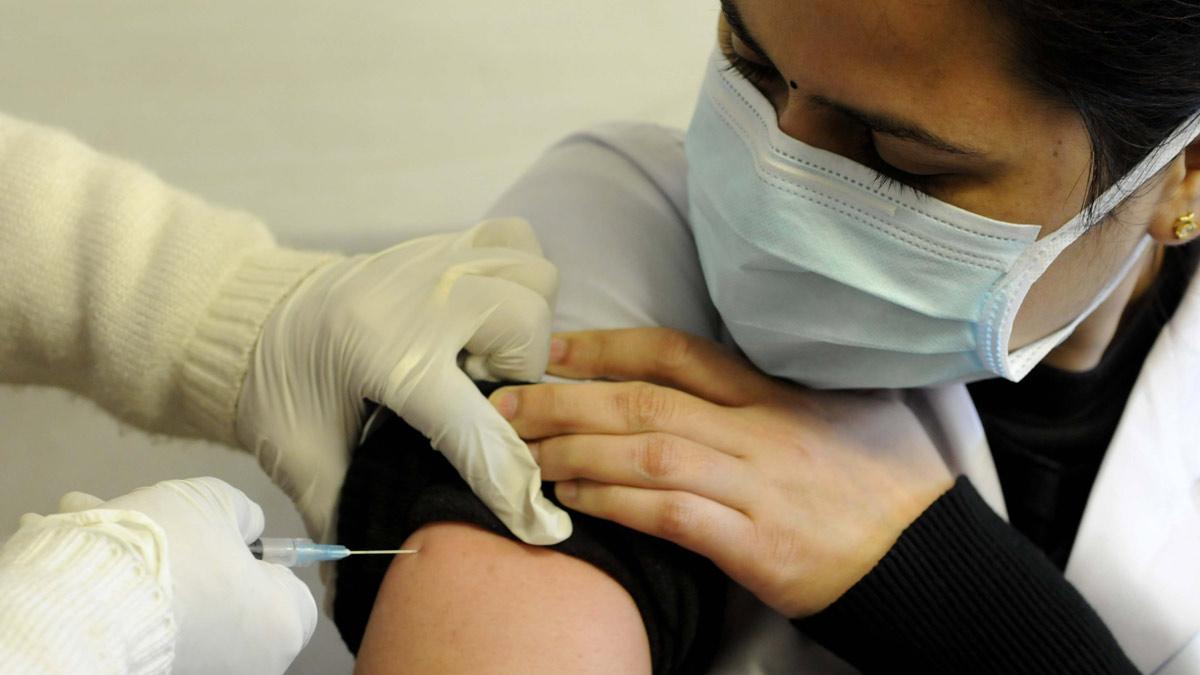  वैक्सीन लेने से पहले रखें सावधानियां