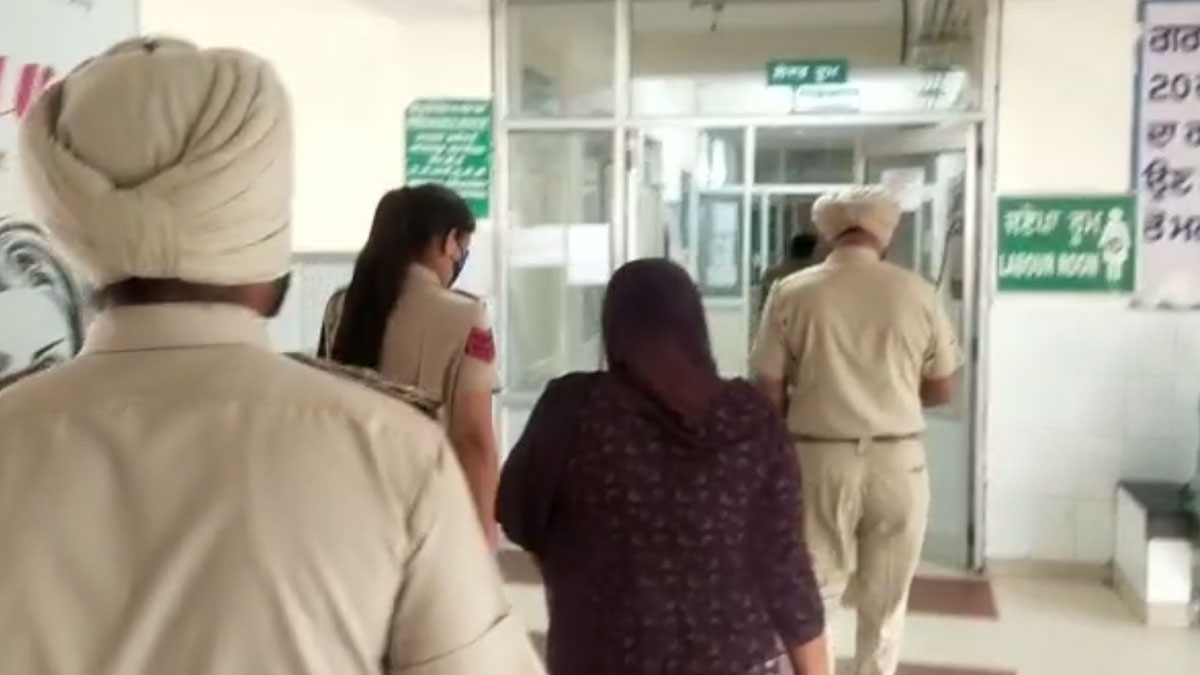 पुलिसकर्मी विधवा महिला को ब्लैकमेल कर उसका शारीरिक शोषण कर रहा था