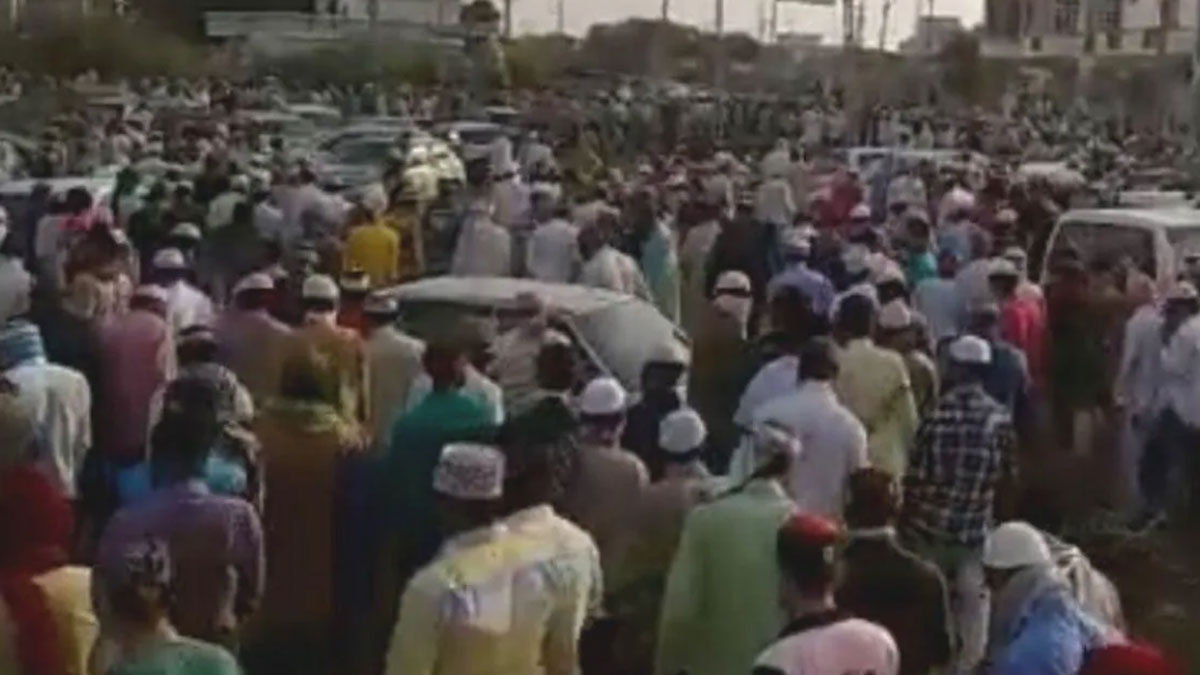  मुस्लिम धर्मगुरु के जनाजे में जनसैलाब उमड़ पड़ा