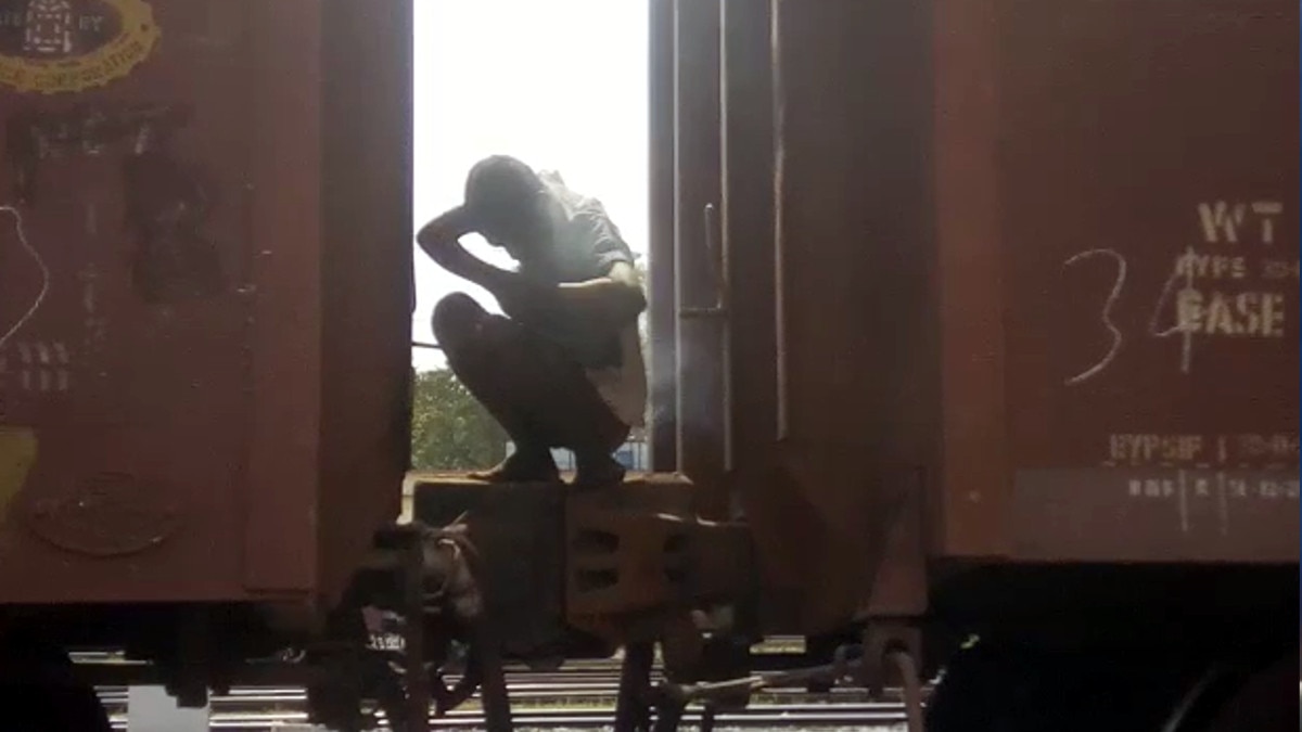 25 हजार वोल्ट का करंट झेल गया शख्स