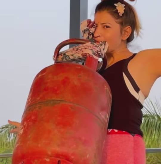 Video of girl in red saree