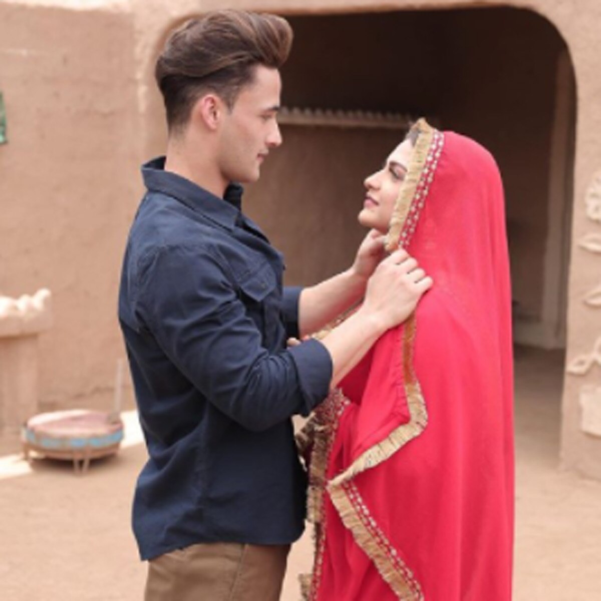 असीम रियाज-हिमांशी खुराना 