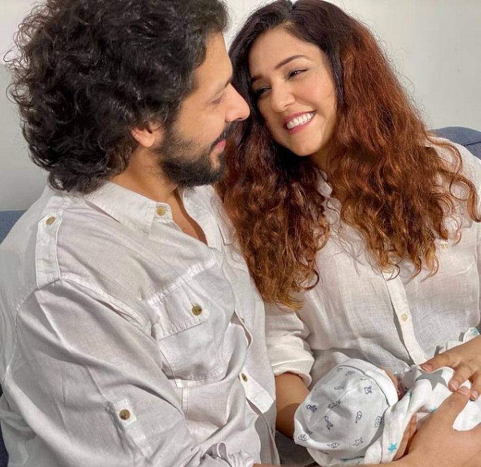 नीति मोहन, निहार पांड्या