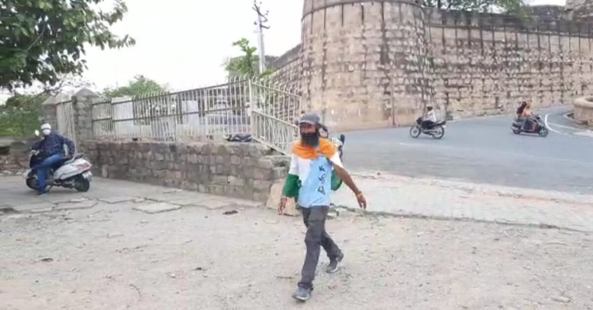 Awadhesh Sharma walk of 4200 km