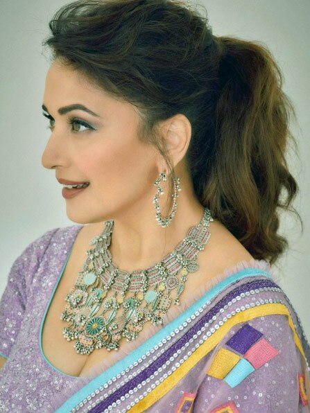  माधुरी दीक्षित 