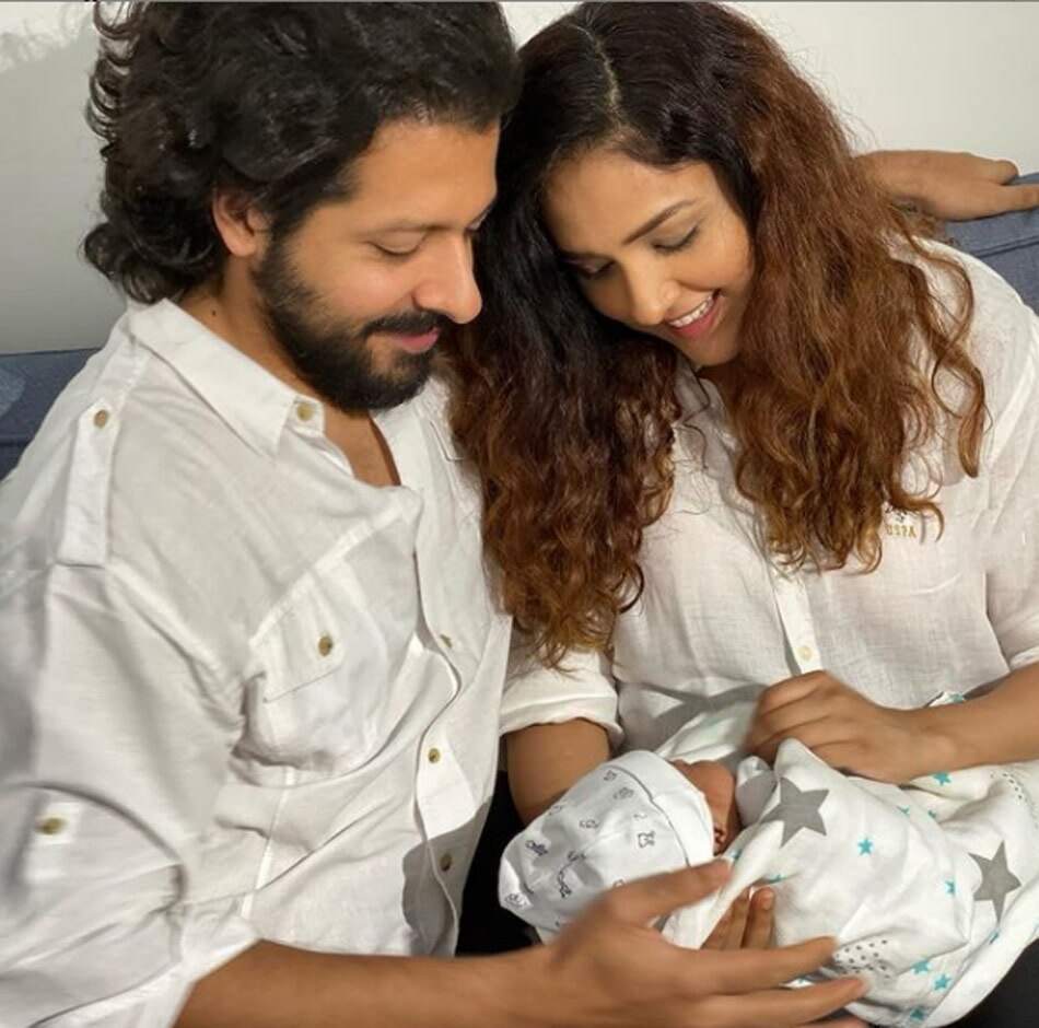 नीति मोहन, निहार पांड्या