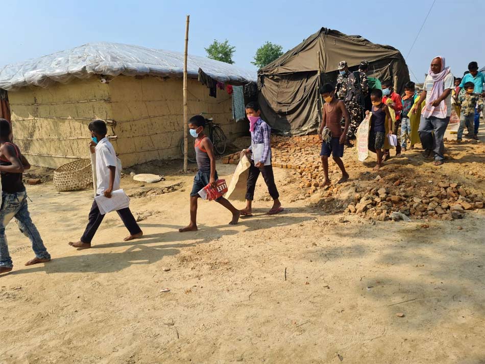 सीमा के पास के गांव  (Photo: aajtak.in) 