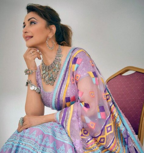  माधुरी दीक्षित 