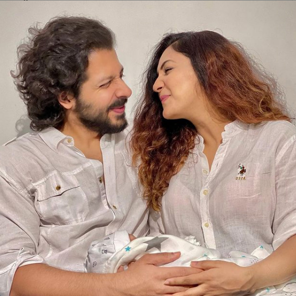 नीति मोहन, निहार पांड्या