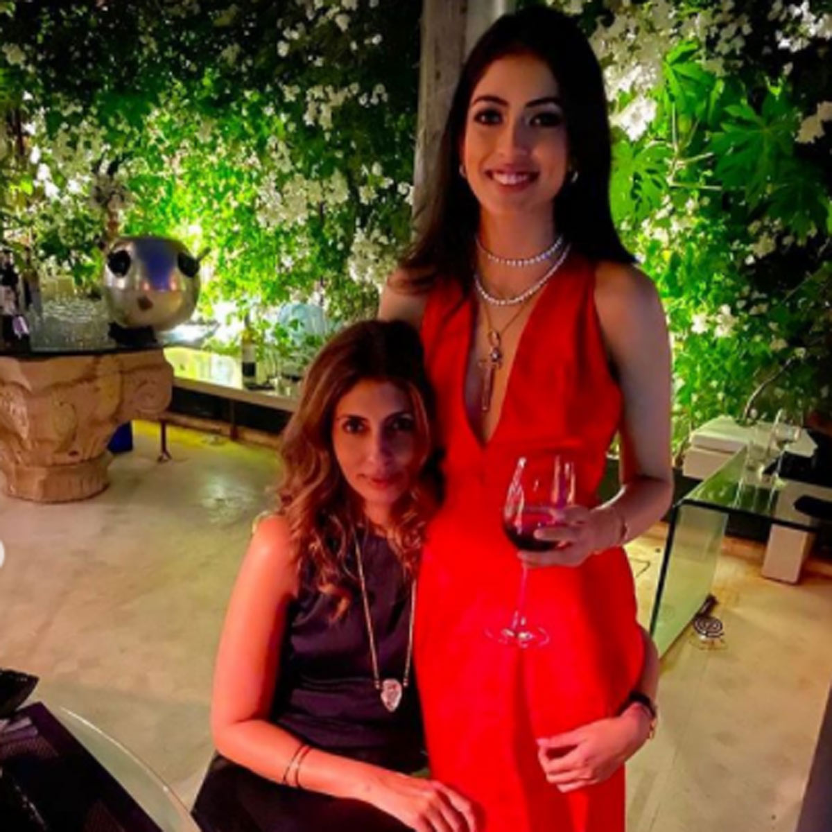 नव्या नंदा नवेली 