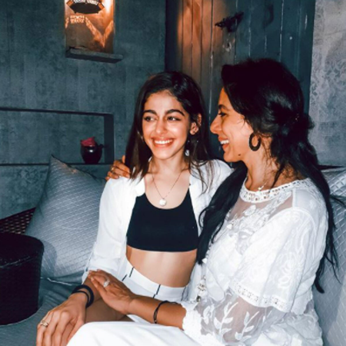 अलाया फर्नीचरवाला 