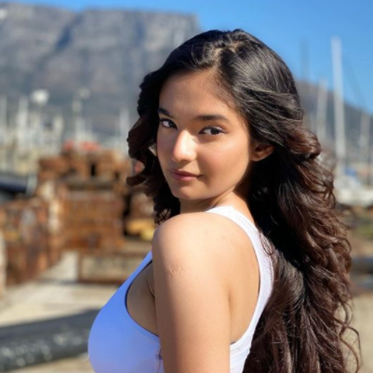 अनुष्का सेन 