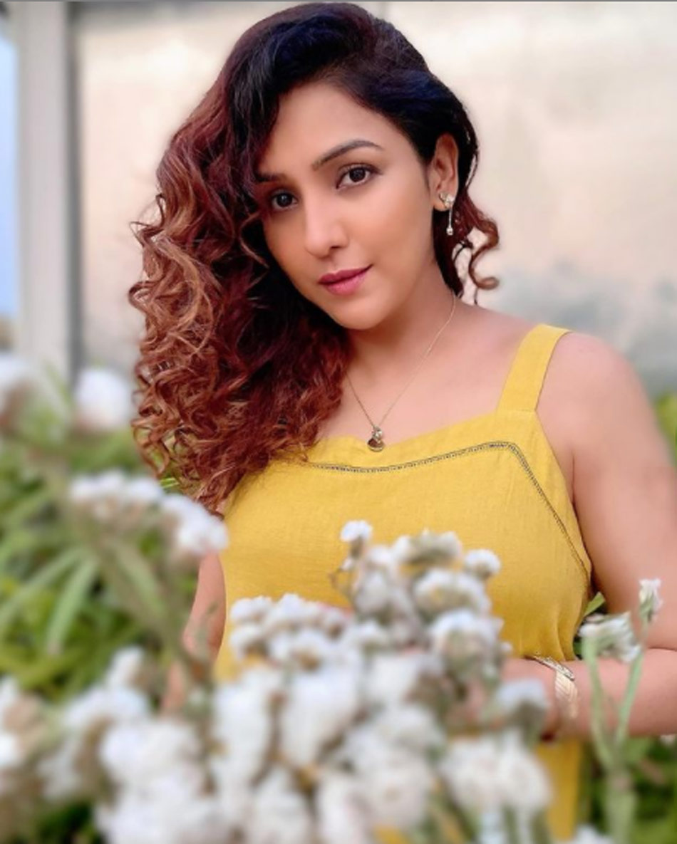 नीति मोहन, निहार पांड्या