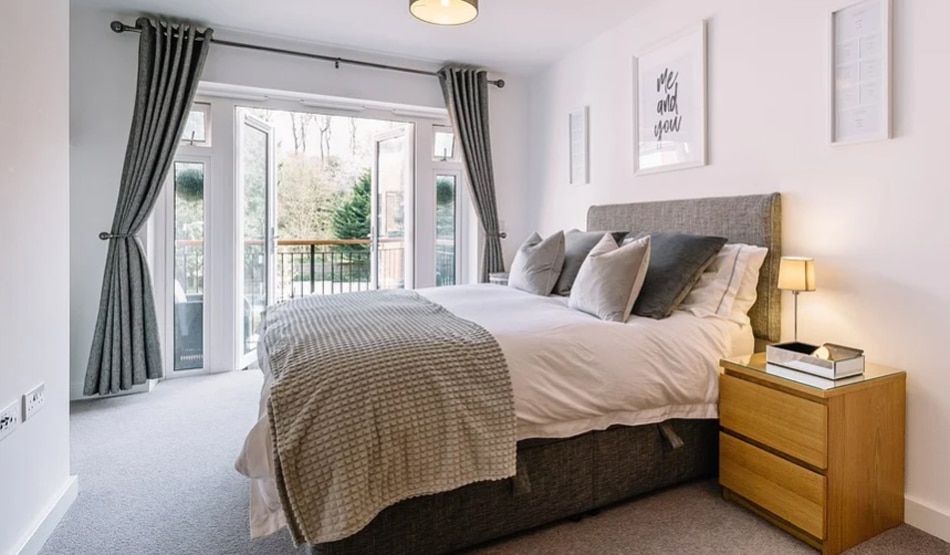 घर में गंगाजल छिड़कें